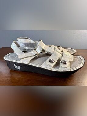 Alegria Kleo Iridescent White Rose Leather Comfort Sandals Size 40 EU (US 9.5)